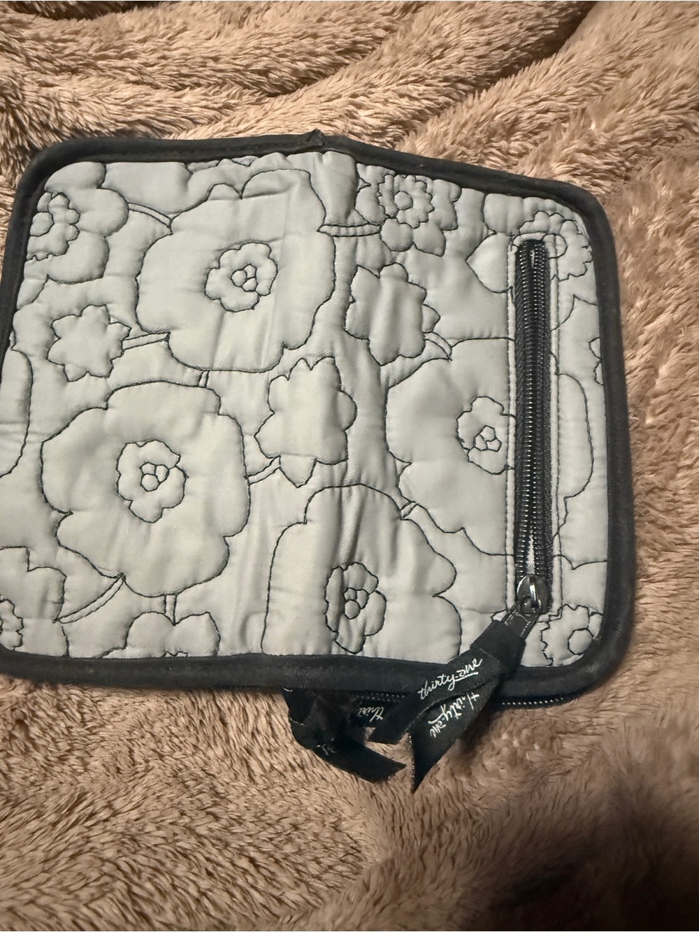 Vera Bradley Light Gray Quilted Floral Travel Pouch/wallet